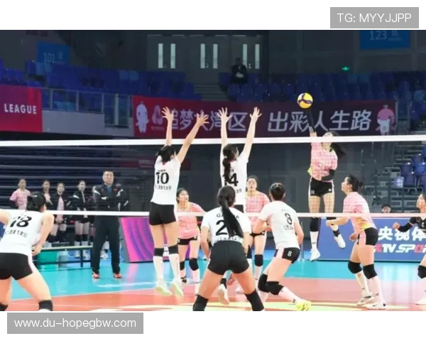 重庆排球队在排球比赛中取得新突破经验排名创新高引发广泛关注
