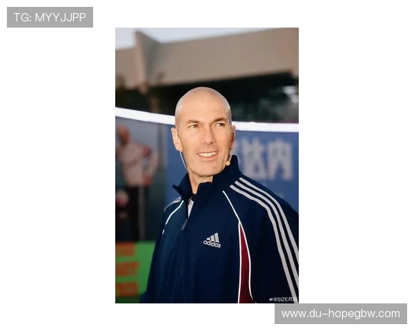 齐内丁齐达内:从球场传奇到足坛大师的成长与转型之路