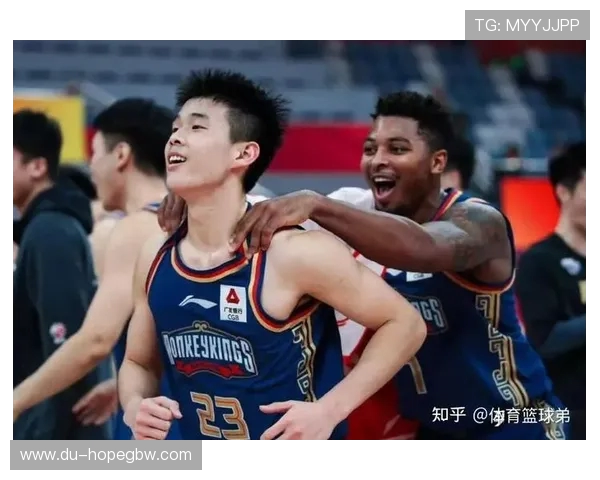 林葳的成长之路:从青涩少年到职场精英的蜕变故事
